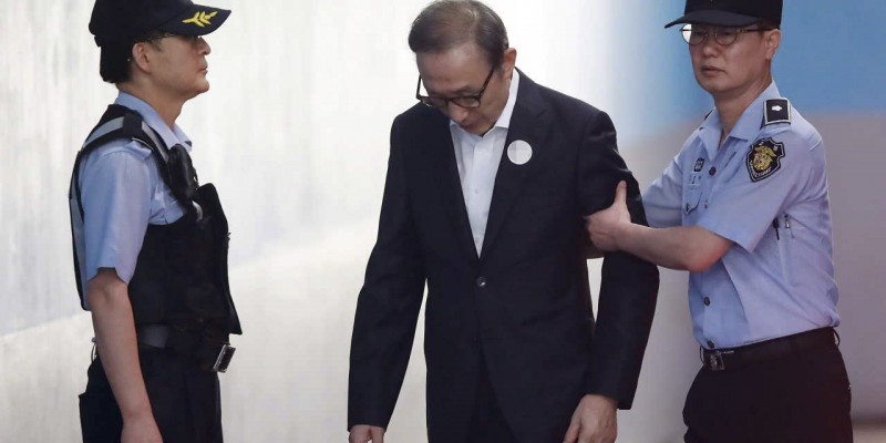 Ex-presidente da Coreia do Sul, Lee Myung-bak, foi condenado, na sexta-feira (5), por um tribunal de Seul a 15 anos de prisão