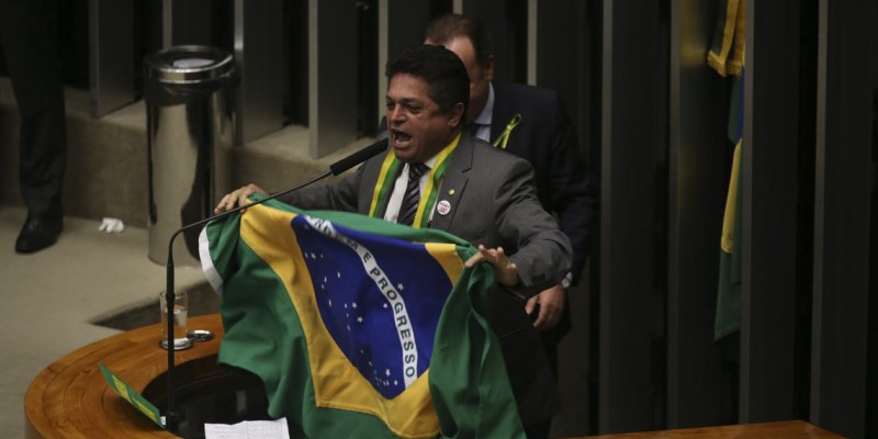 João Rodrigues trabalha durante o dia na Câmara dos Deputados e passa a noite no presídio