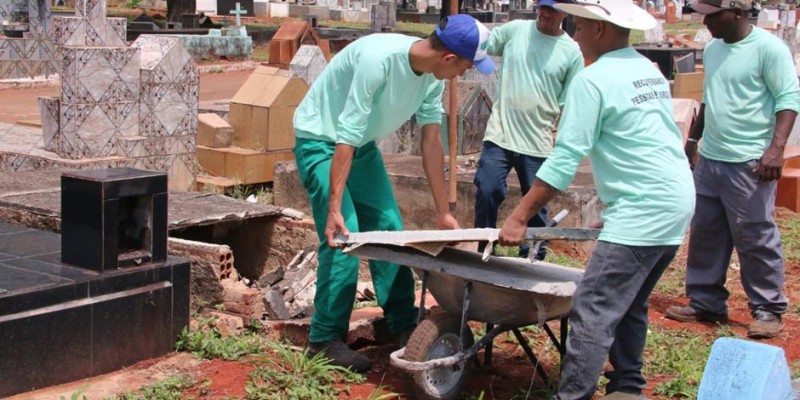 A prefeitura também usa mão de obra dos presos para recuperação desses locais públicos