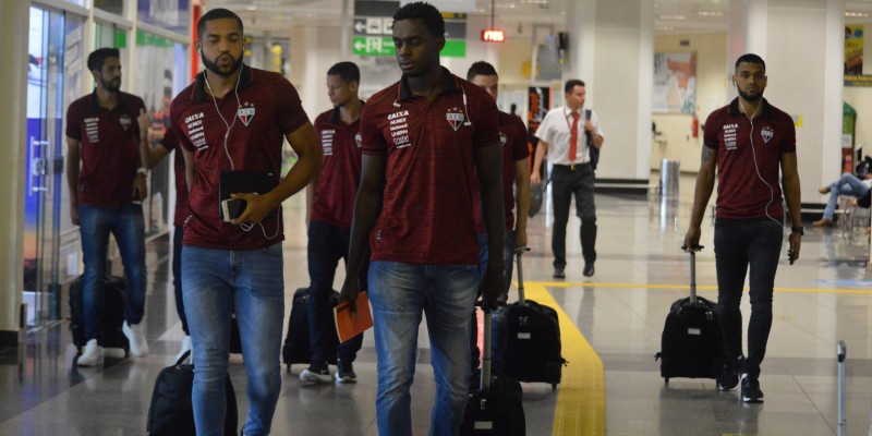 Lucas Rocha e Kléver (primeiro plano) têm a titularidade mantida e vão para o jogo em Varginha