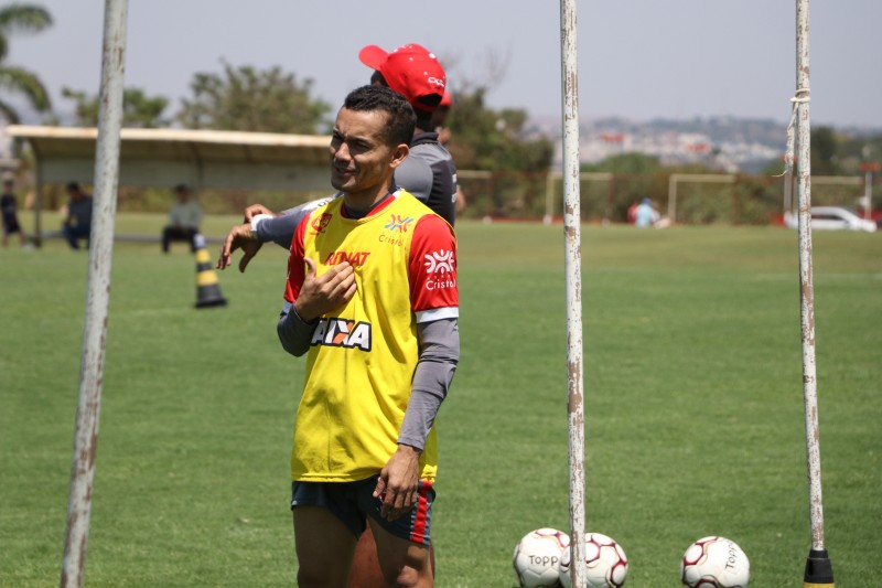 Moisés negocia saída do Vila Nova 2 42b83a4bd7ae058785e803fceead13eb