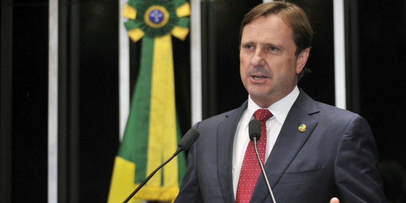 Senador Acir Gurgacz recebeu dinheiro de um de seus fornecedores para campanha de 2014