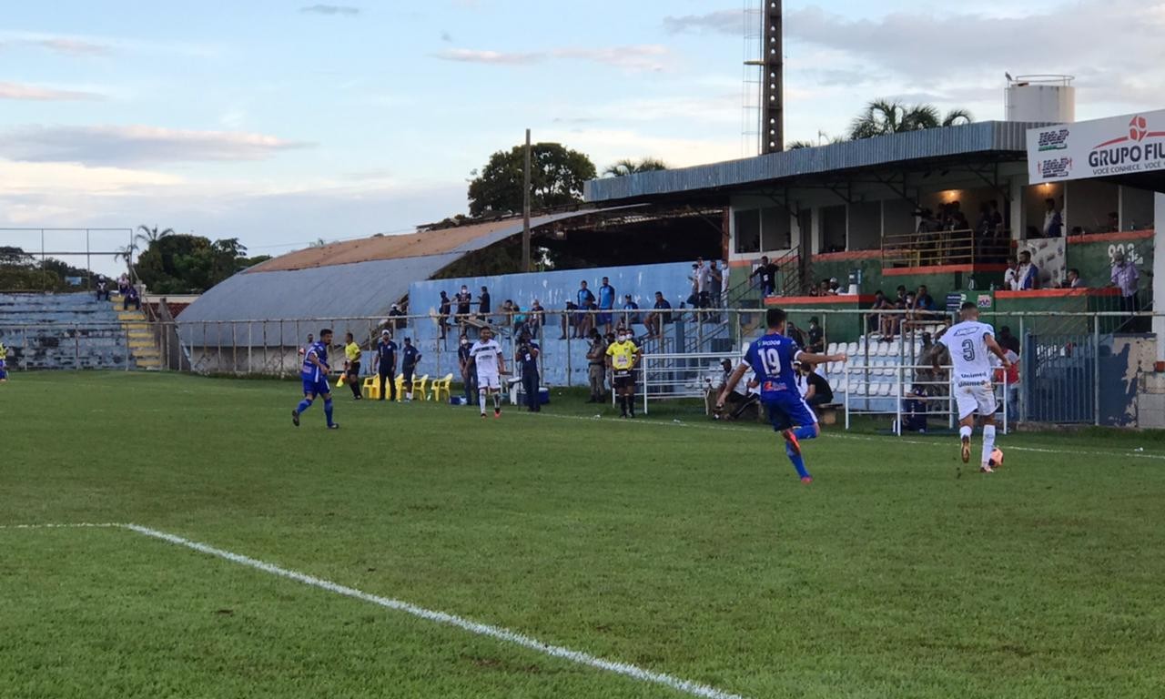 No Valdeir José de Oliveira, o Goiás saiu na frente, mas tomou o empate do Goianésia e deixou a confirmação da classificação para a última rodada | Foto: Adria Lima/Goianésia EC