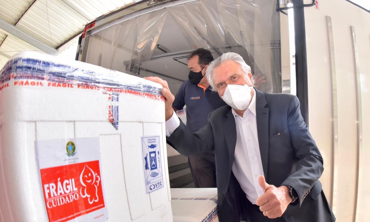 Caiado anunciou pelas redes socais a chegada das novas doses, enviadas pelo Ministério da Saúde | Foto: divulgação