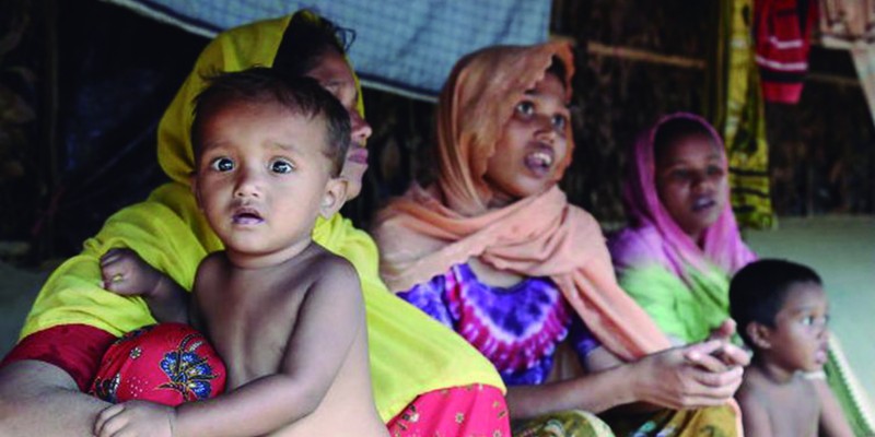 Família rohingyas se instalaram, depois de fugirem do país de origem, em acampamento improvisado, no País  Bangladesh 