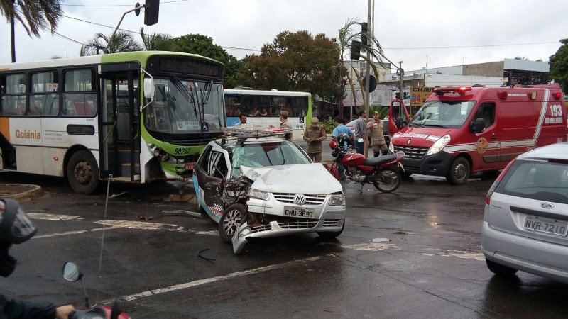 Acidente na avenida Goiás com a Independência na capital (Foto: Reprodução)