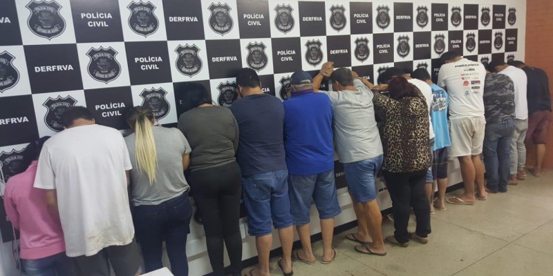 Grupo é preso suspeito de roubar e desmanchar veículos (Foto: Divulgação/Polícia Civil) 