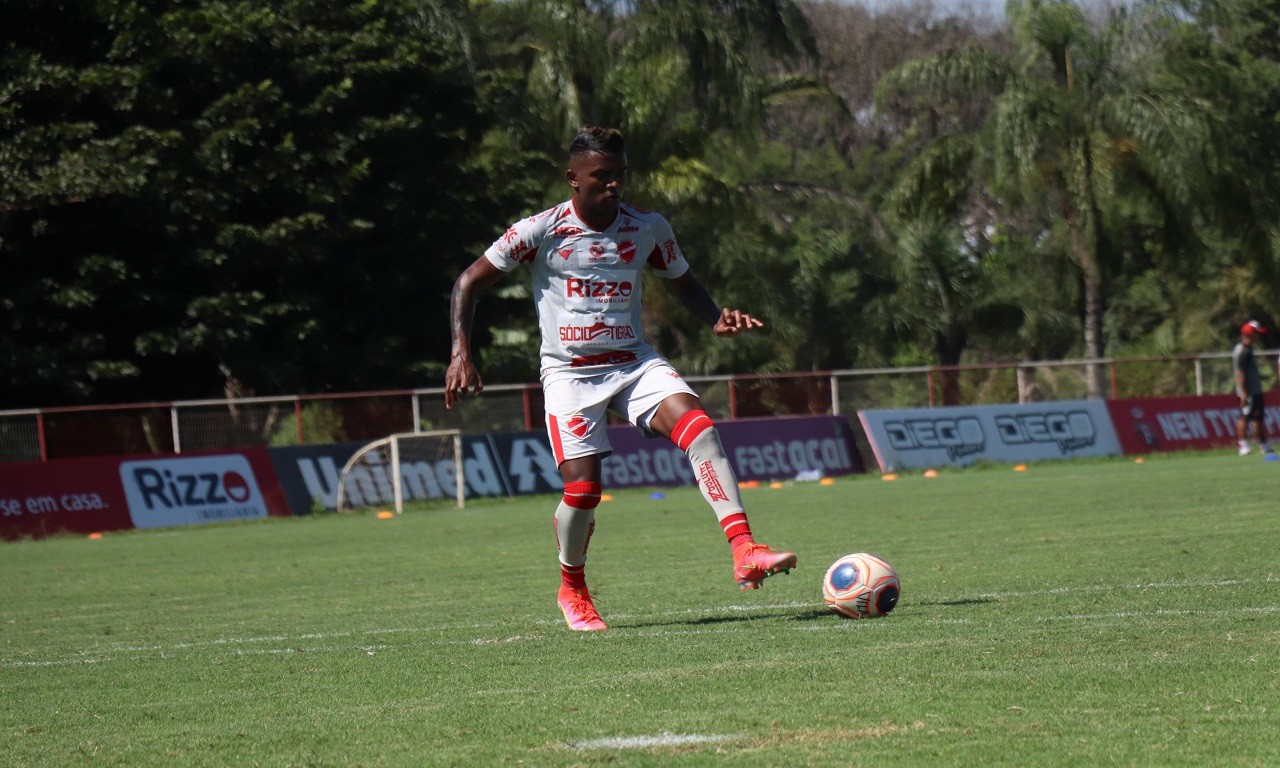 O atacante Kelvin será titular contra o Jaraguá | Foto: Douglas Monteiro/Vila Nova FC
