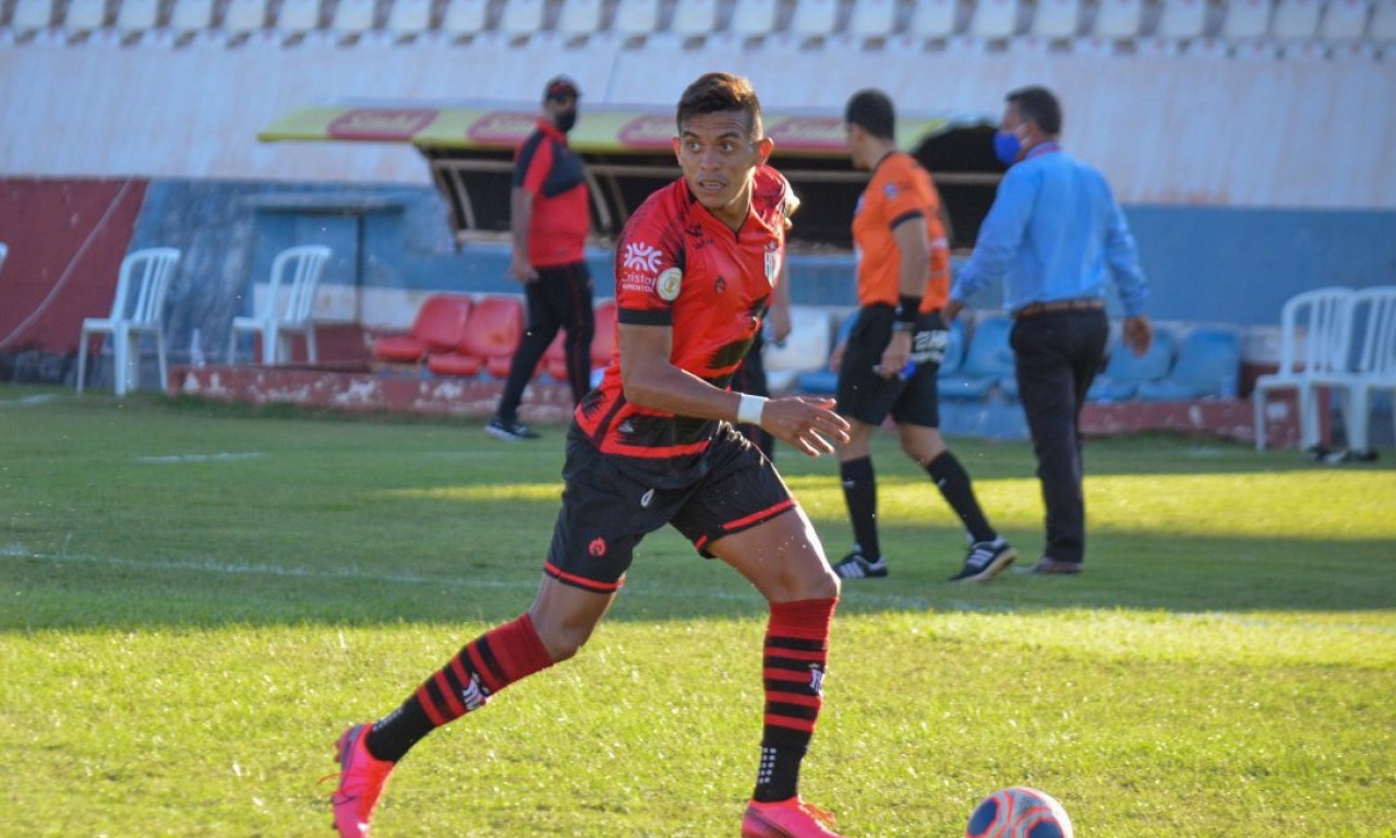 Lateral esteve presente na última vitória da equipe rubro-negra por 3 a 0, diante do Itumbiara | foto: Divulgação Atlético-GO