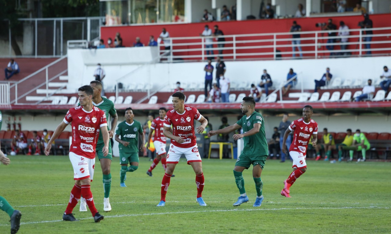 Diante do Goiás, o zagueiro fez sua estreia pelo Colorado | Foto: Douglas Monteiro/Vila Nova FC