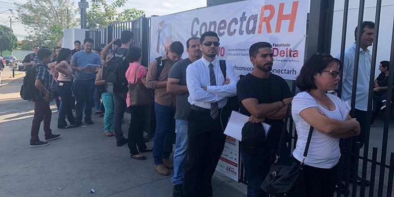 Feira de emprego supera expectativa de público neste sábado