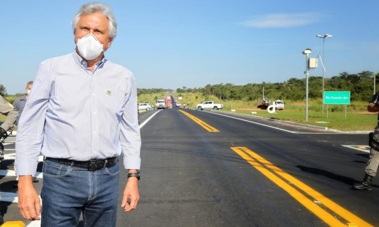 Governador Ronaldo Caiado vistoria obras de recapeamento das rodovias GO-507 e GO-213, na região do Sudeste goiano. | Foto: Divulgação