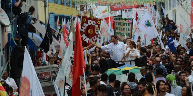  Fernando Haddad faz último ato de campanha na comunidade de Heliópolis, em São Paulo (Foto: Rovena Rosa/Agência Brasil)