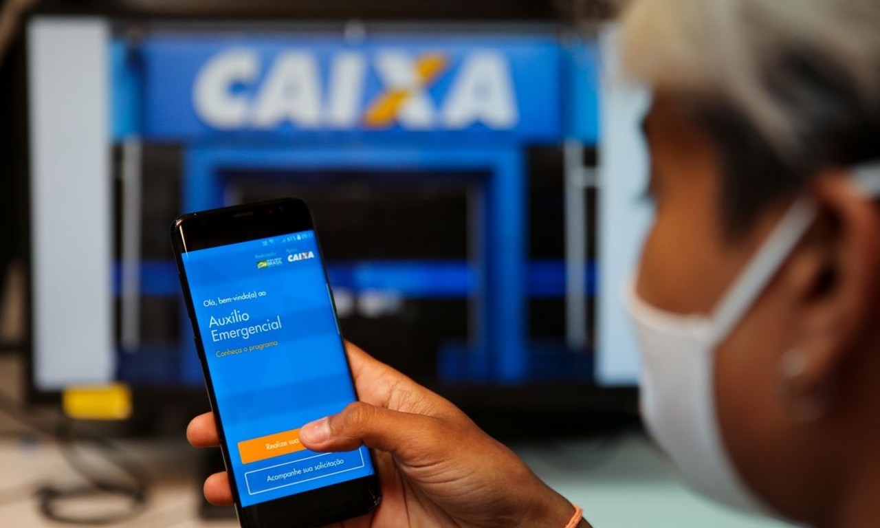 O procedimento de atualização das informações pessoais pode ser feito totalmente pelo celular. Veja o calendário | Foto: reprodução