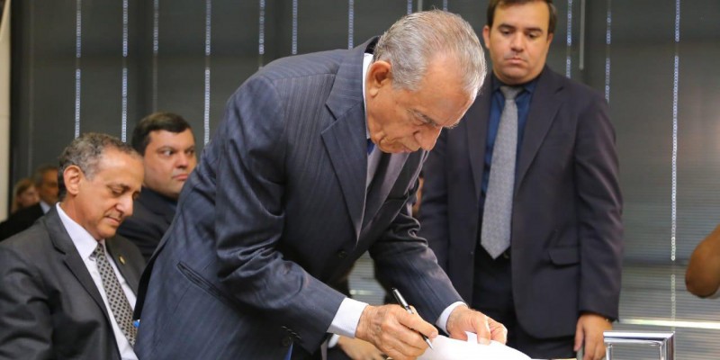 O novo projeto enviado pelo prefeito Iris Rezende tenta reajustar a data-base salarial dos servidores municipais de 2017 e 2018