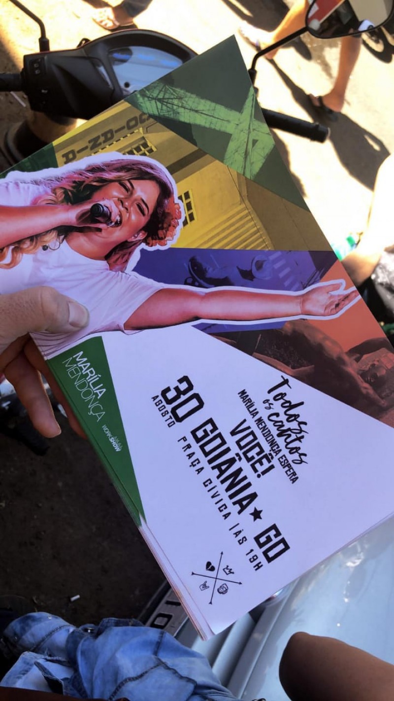 Artista esteve na região das rua 44, onde fez panfletagem. (Foto:@murilohuff / Instagram)