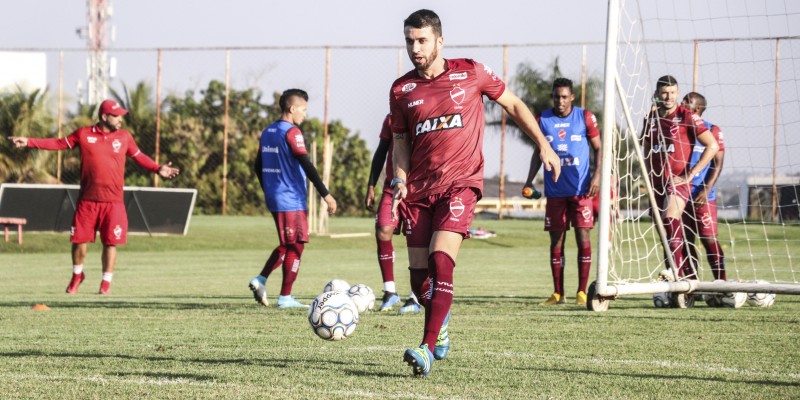 Elias deve ser o substituto de Alan Mineiro, que está suspenso pelo terceiro cartão amarelo