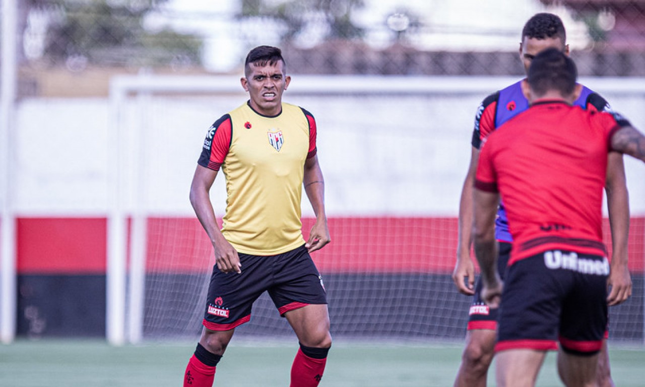 Igor Cariús aproveitou a saída de Nicolas e a indefinição sobre Natanael, para iniciar a temporada com a titularidade no Goianão 2021 | Foto: Heber Gomes
