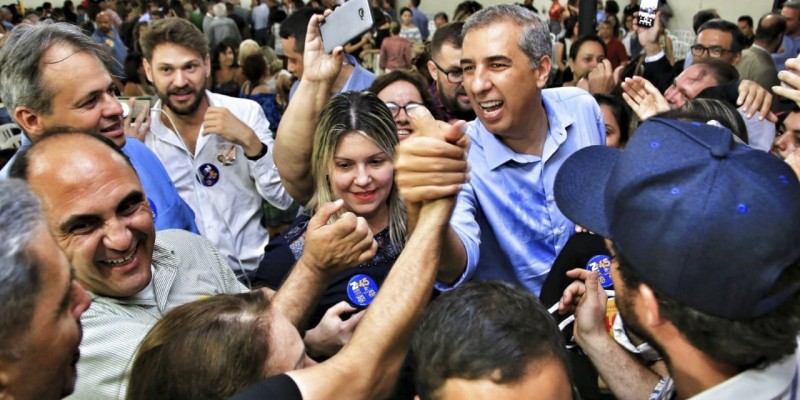 Governador reuniu militância tucana de servidores nomeados no governo para dar injeção de ânimo ainda no primeiro turno (Wildes Barbosa) Governador reuniu militância tucana de servidores nomeados no governo para dar injeção de ânimo ainda no primeiro turno (Wildes Barbosa)