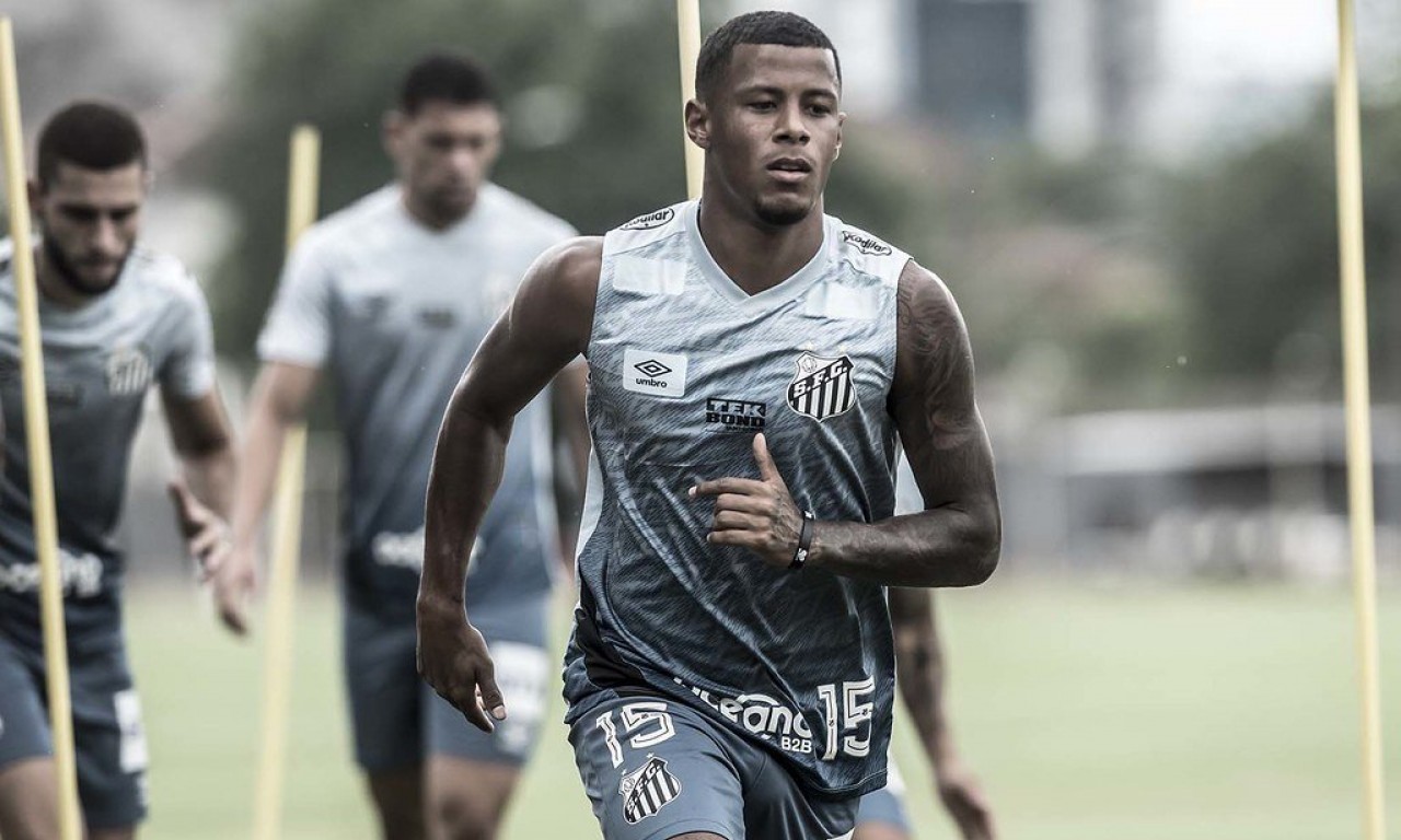 Atacante chega por empréstimo ao Atlético Goianiense, que vai arcar com 100% dos salários | Foto: Ivan Storti/Santos FC