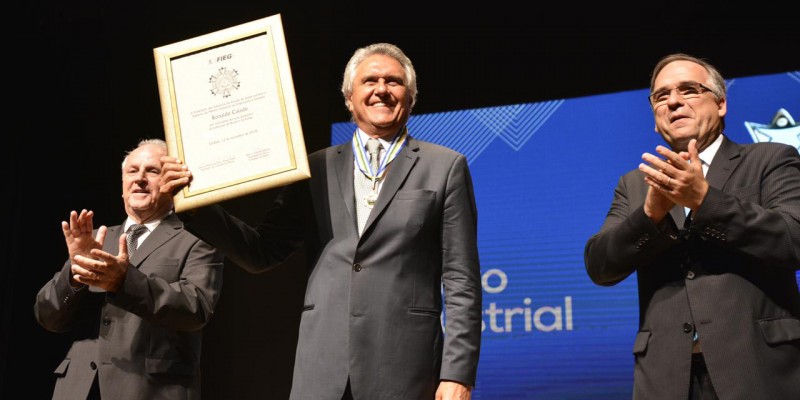 Governador eleito recebeu ontem a comenda do Mérito Industrial, concedida pela Fieg, e ministrou palestra sobre “Goiás no Futuro" (Foto: Divulgação) 