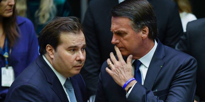 O presidente da República, Jair Bolsonaro, com o presidente da Câmara, Rodrigo Maia, durante a cerimônia de posse.  (Foto: Divulgação/ NELSON ALMEIDA / AFP)