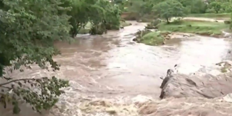 Constantes chuvas e a correnteza forte no rio dificultaram as buscas pelo desparecido (Foto: Divulgação) 