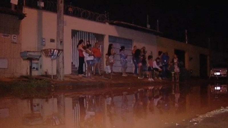 Moradores do parque tremendão ficam ilhados após a chuva desta quarta-feira (3)(Foto: Reprodução)