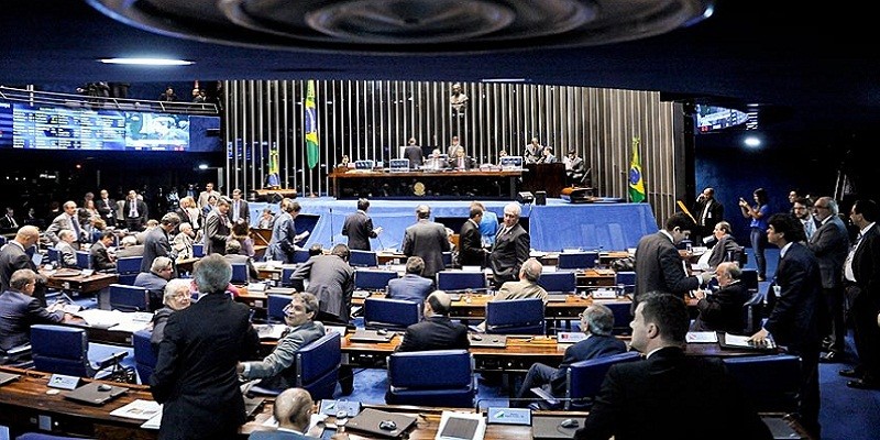 O Senado analisa diversos projetos para aperfeiçoar e atualizar a norma