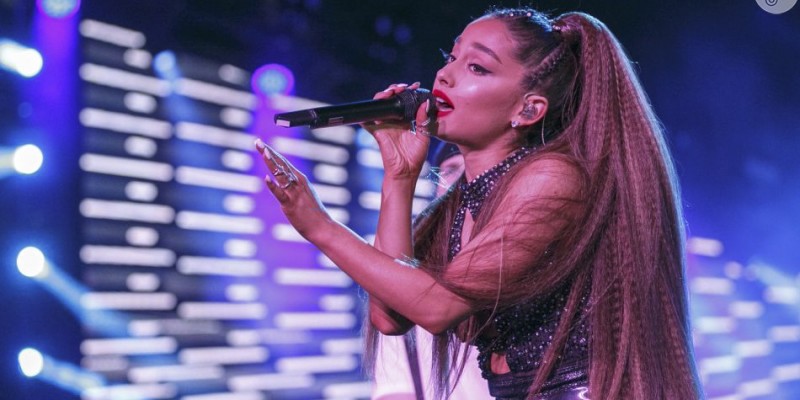Ariana Grande faz pausa na carreira após morte do ex-namorado