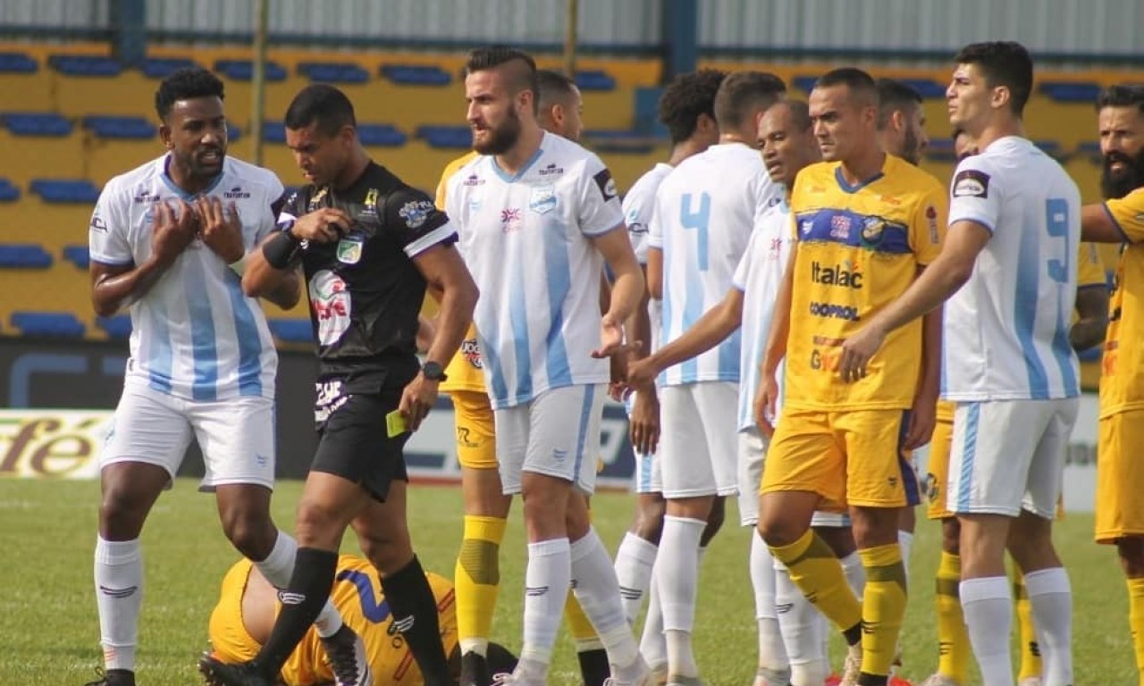 No Ferreirão, Iporá e Grêmio Anápolis ficaram no 0 a 0 | Foto: Grêmio Esportivo Anápolis