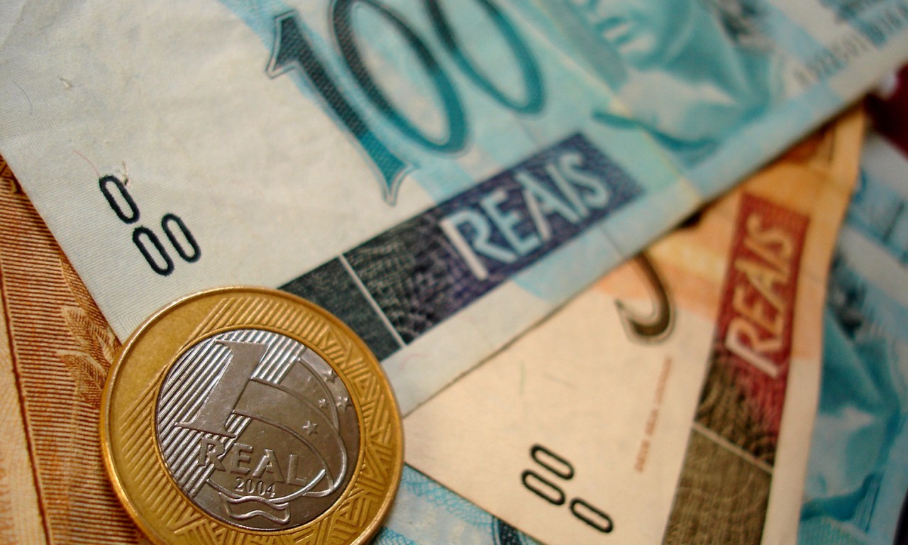 Grupo de pesquisadores da UFMG apontou que o pagamento da renda básica poderá evitar um tombo ainda mais dramático do emprego e do Produto Interno Bruto| Foto: Divulgação