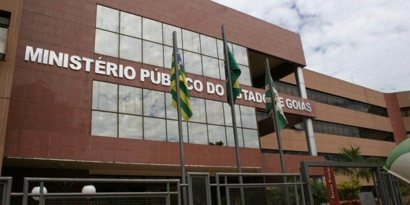 Acatando pedido do promotor de Justiça Fernando Krebs, o juiz Élcio Vicente da Silva condena ex-servidores da Prefeitura de Aragoiânia (Foto: Divulgação) 