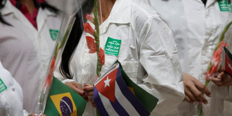 Médicos cubanos saem do Brasil após a suspensão do programa (Foto: Divulgação) 