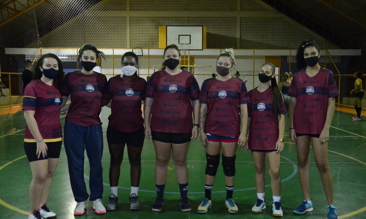 Jogadoras do time feminino de handebol da Força Atlética são bolsistas do Pró-Atleta| Foto: Mantovani Fernandes/Seel