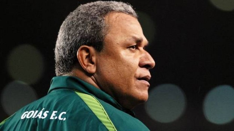 Por conta de reclamações técnico Hélio dos Anjos será desfalque em clássico 2 a61403b7634b64434f7a943eee4e11a6