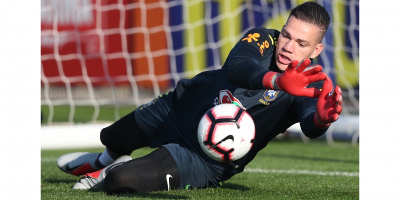 O goleiro Éderson é uma das novidades de Tite na escalação titular do time O goleiro Éderson é uma das novidades de Tite na escalação titular do time
