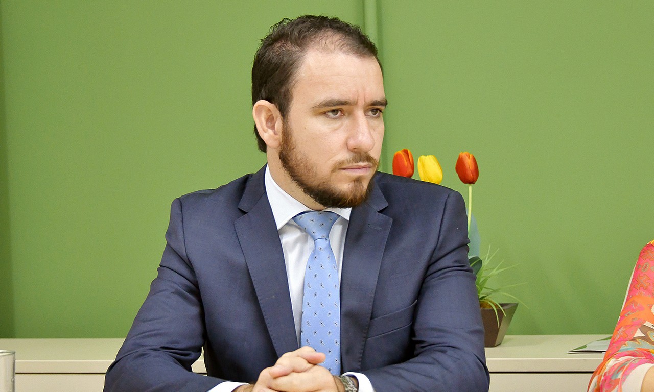 Advogado, única relação do vereador no campo da Educação é por ter sido Professor do Departamento de Ciências Jurídicas da PUC Goiás | Foto: reprodução