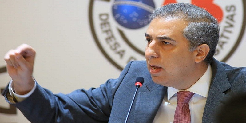 Zé Eliton reage a acusações de opositores