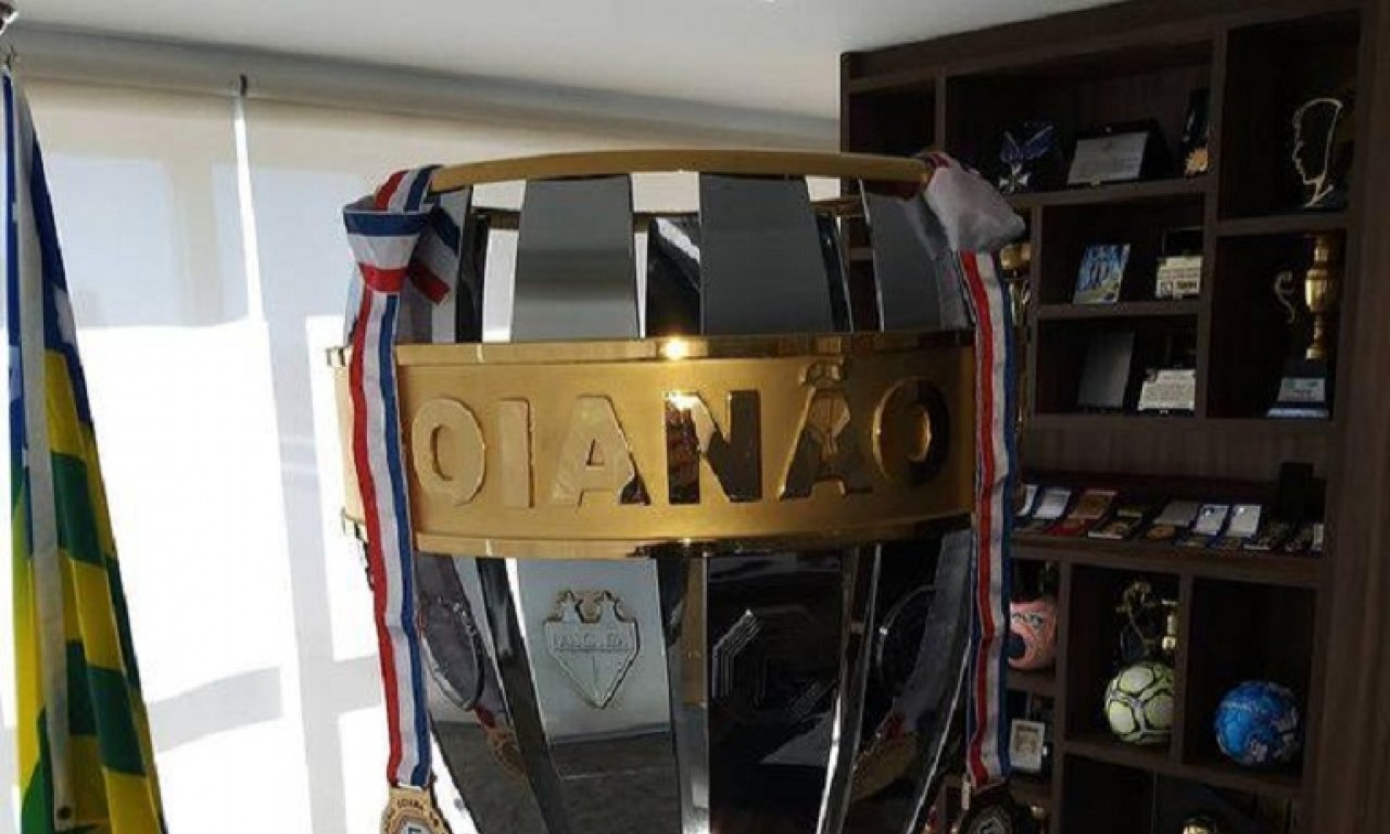 Troféu do Campeonato Goiano de 2020 - Foto: Divulgação/FGF