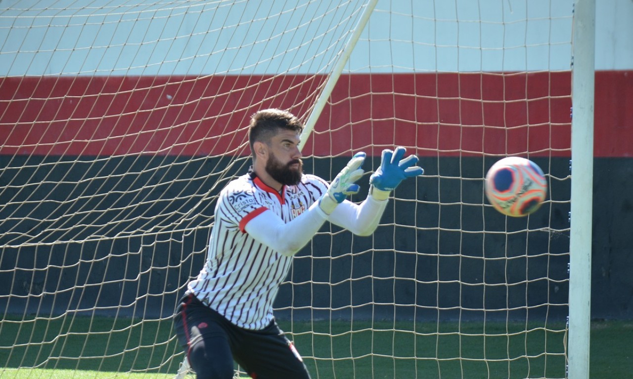 Fernando Miguel assinou, por empréstimo, até o fim de 2021 e já pode estrear com a camisa do Atlético-GO | Foto: Paulo Marcos/ACG