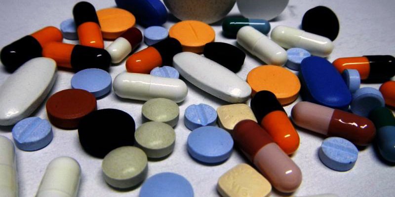 Cerca de cem mil cápsulas de medicamentos foram apreendidas no local