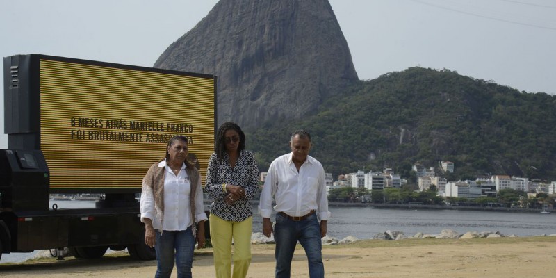 Família cobra justiça (Foto: Tomaz Silva/Agência Brasil)