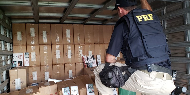 Motorista receberia R$1.500 mil pelo transporte da carga que partiu de Curitiba, no Paraná Motorista receberia R$1.500 mil pelo transporte da carga que partiu de Curitiba, no Paraná