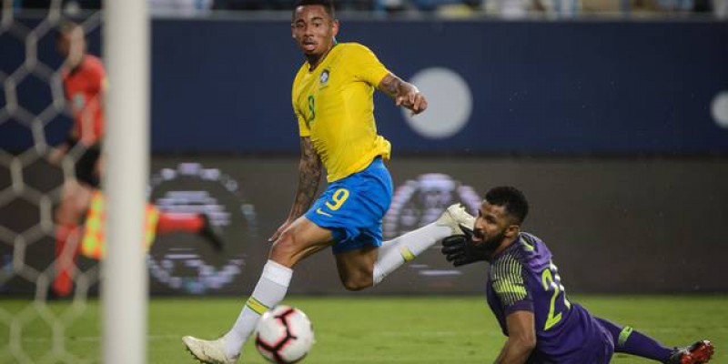 Gabriel Jesus tocou na saída do goleiro e abriu o placar para a seleção brasileira (Foto:Pedro Martins / MoWA Press)