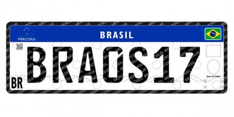As novas placas seriam implementadas no Brasil até 1º de dezembro deste ano