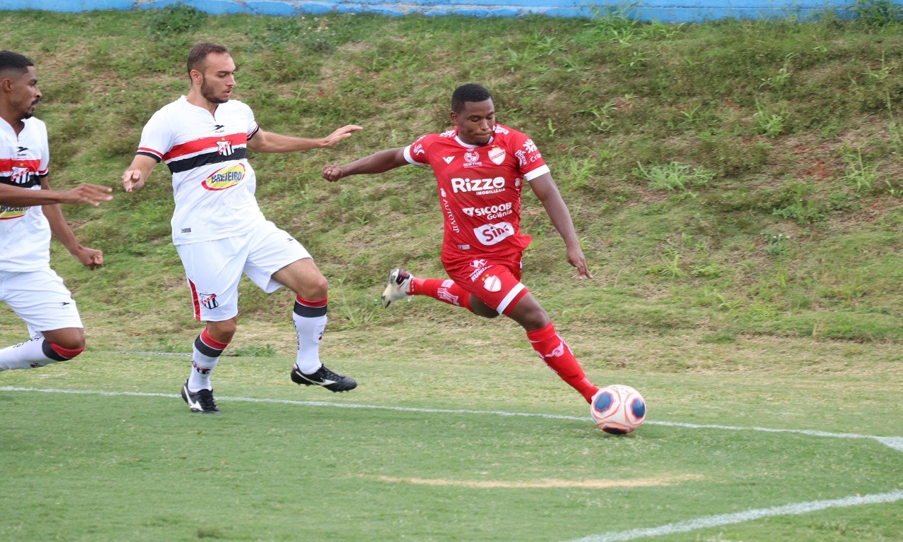 No Jonas Duarte, o Vila Nova venceu com gols de Rafael Donato e Arthur Rezende, duas vezes | Foto: Douglas Monteiro/Vila Nova FC