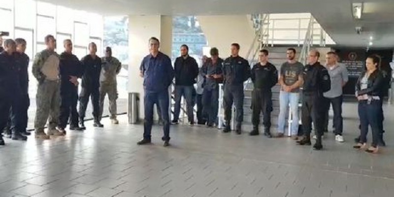 Candidato à presidência, Bolsonaro visita quartel do Bope no RJ 3 d55365bfdcc17d5ce7d2f5f4f5d6f0fc