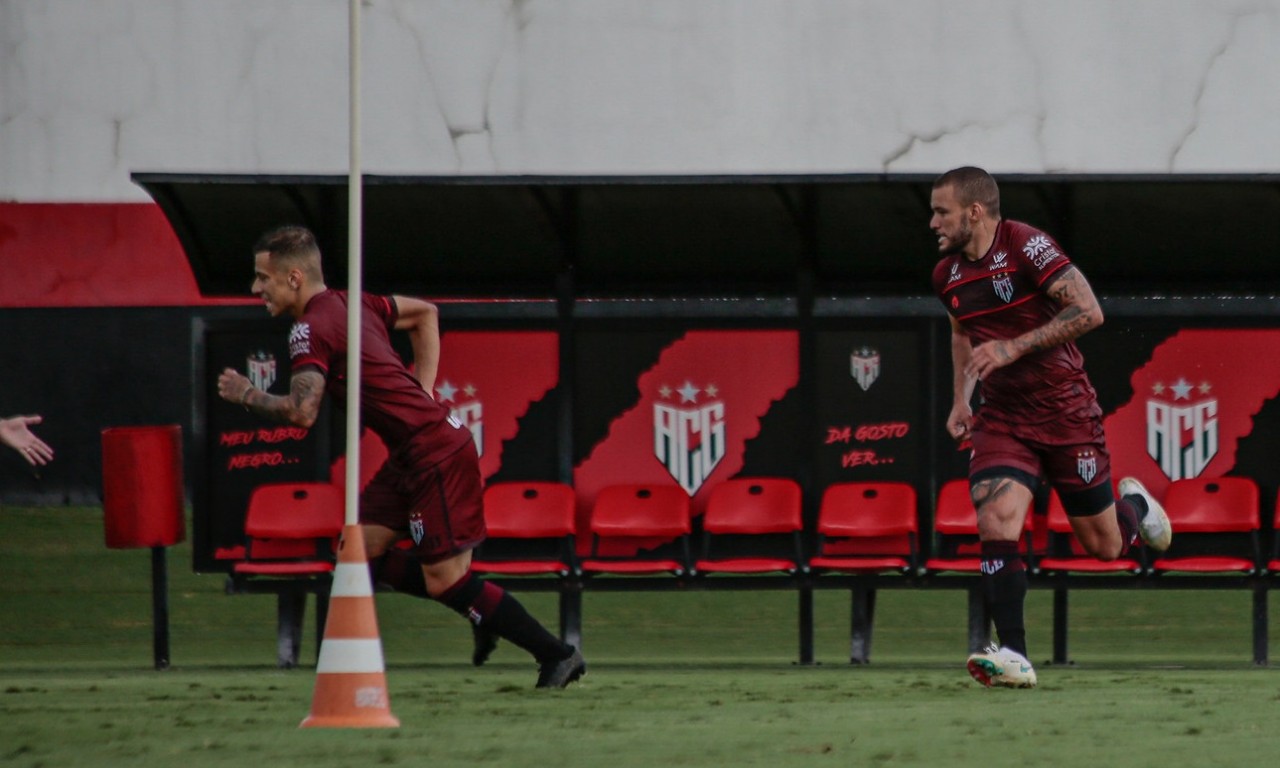 Matheus Oliveira e André Luis, assim como Arthur Gomes, se conheceram ainda na base | Foto: Bruno Corsino/ACG