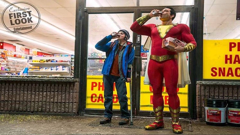 O herói Shazam e seu alter-ego Billy Batson. (Foto: Divulgação/EW)